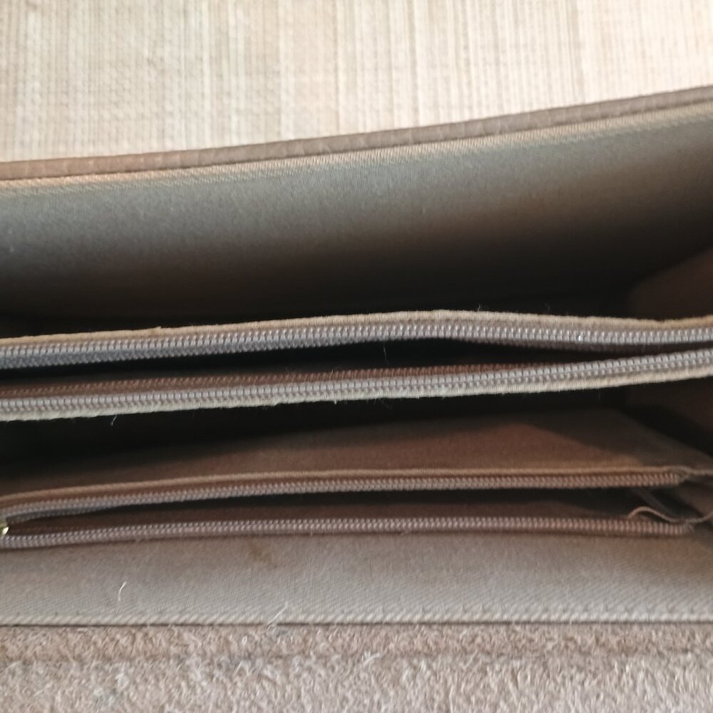 Dooney and Bourke All Weather Leather handbag / purse - Picture 7 of 12
